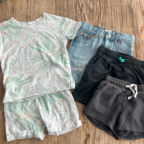 Set of Shorts and Matching Outfit - Picture 1 of 10